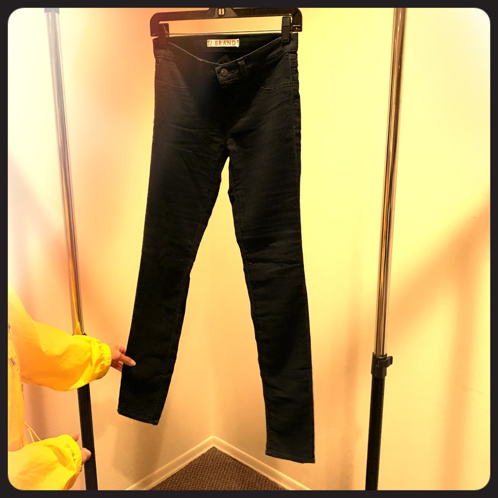 Jbrand black super soft jean. Skinny leg